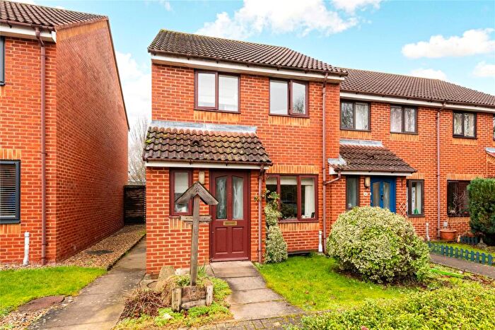 3 Bedroom End Of Terrace House For Sale In Jarman Close, Buckingham, Buckinghamshire, MK18