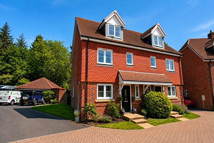 4 Bedroom House To Rent In Doe Mews, Medstead, Alton, Hampshire, GU34
