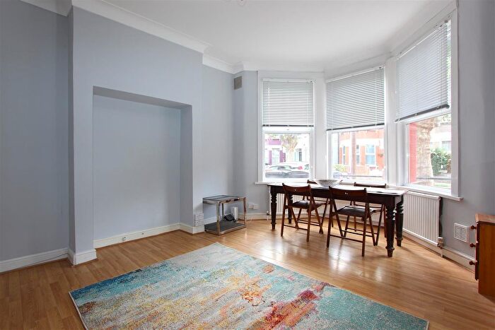 2 Bedroom Flat To Rent In Langham Road, London, N15