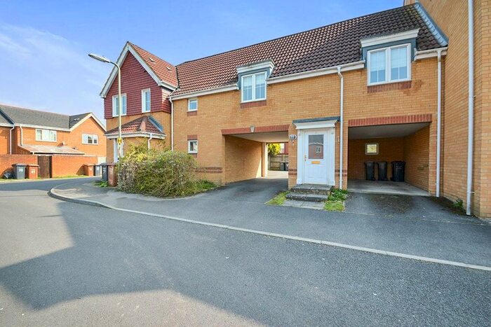 2 Bedroom Flat To Rent In Kings Chase, Andover, SP10