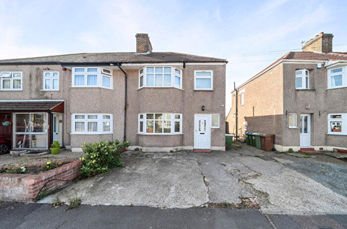 3 Bedroom Semi Detached House For Sale In Northdown Road, Welling, Kent, DA16