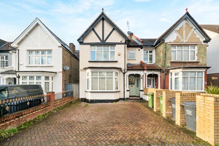 2 Bedroom Apartment To Rent In Bellingham Road, London, SE6