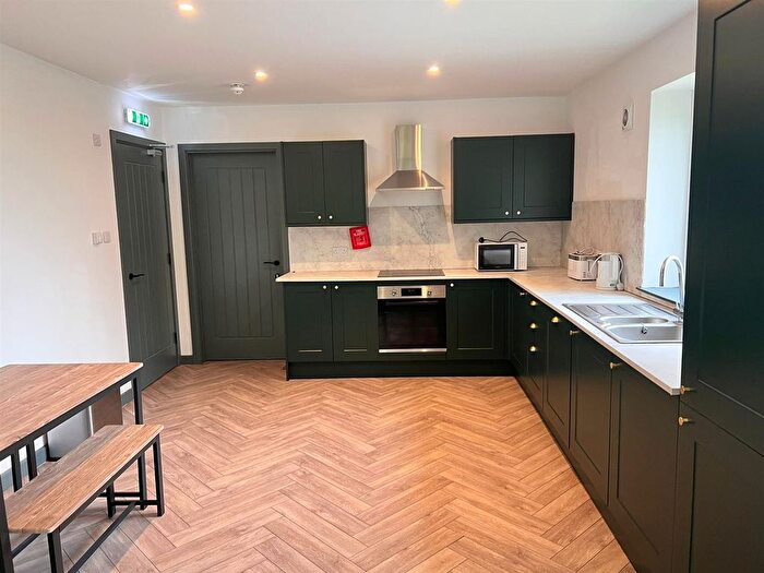 4 Bedroom Flat To Rent In Medburn House, Barker Street, Shieldfield, Newcastle Upon Tyne, NE2