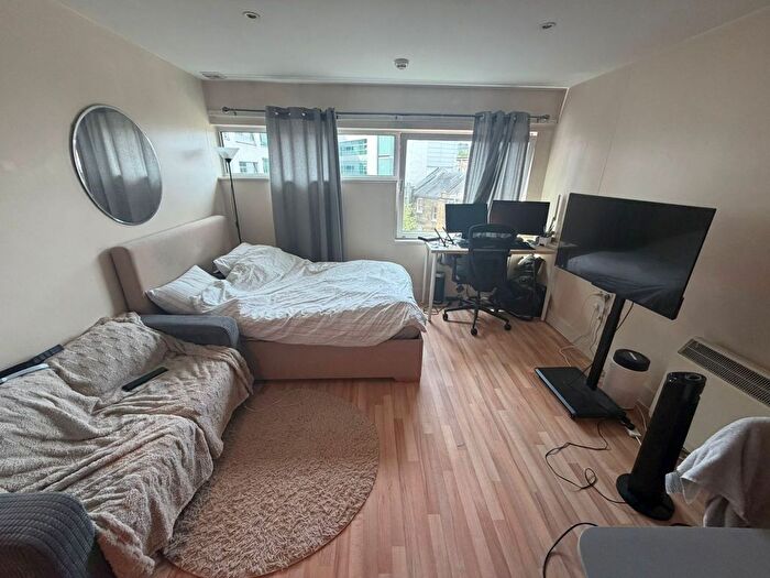 Studio To Rent In Long Lane, London, SE1