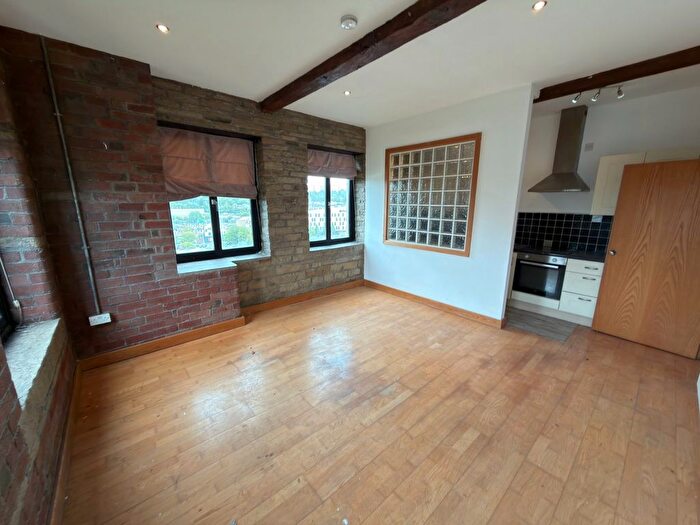 2 Bedroom Flat To Rent In Broad Street, Bradford, West Yorkshire, BD1