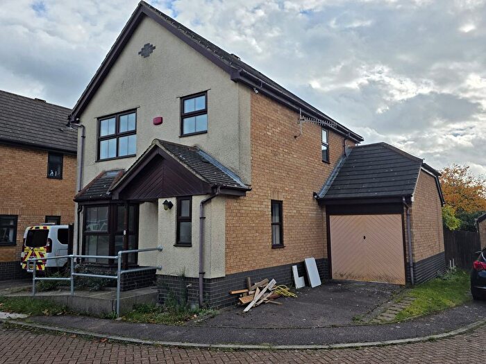 3 Bedroom Detached House To Rent In Broadacres, Luton, Bedfordshire, LU2