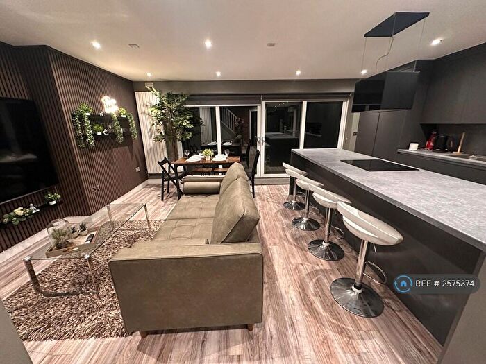 4 Bedroom Semi-Detached House To Rent In Runnelfield Harrow, Harrow, HA1