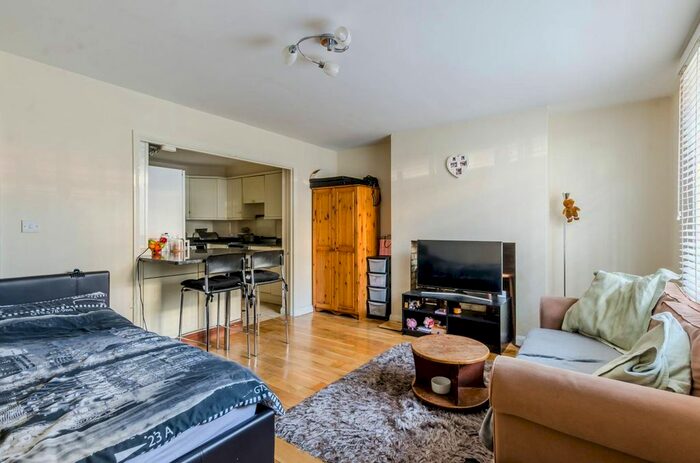 Studio To Rent In Westmoreland Terrace, Pimlico, London, SW1V