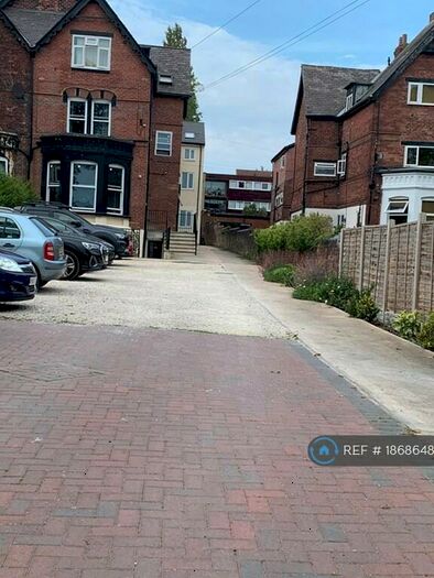 3 Bedroom Flat To Rent In Lidgett Lane, Leeds, LS17