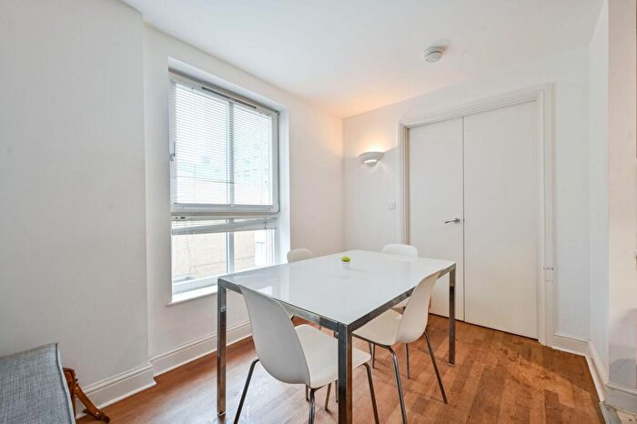 2 Bedroom Flat For Sale In Dryden Building, Commercial Road, Aldgate, London, E1