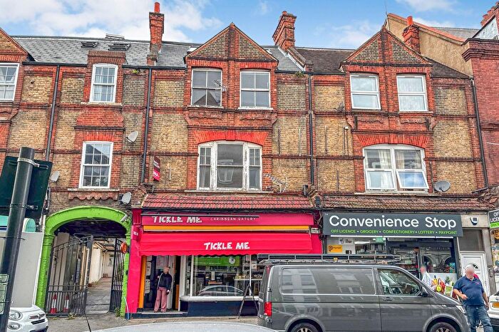 1 Bedroom Studio For Sale In Knights Hill, London, SE27