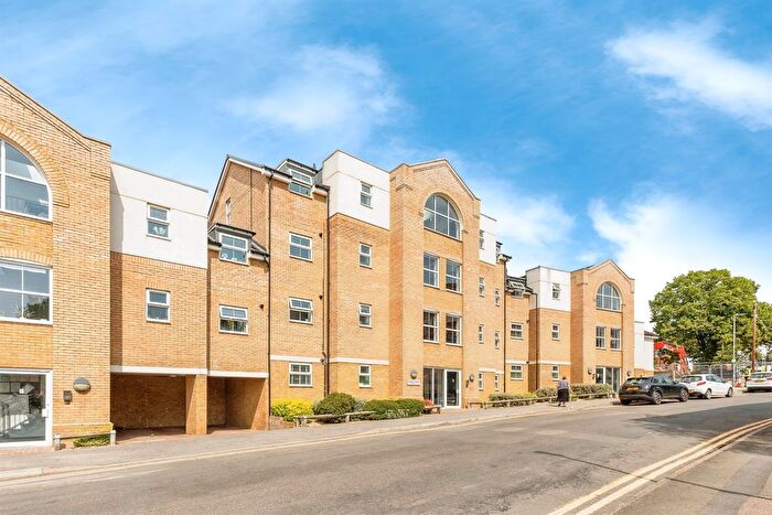 2 Bedroom Flat For Sale In Station Road, Rushden, NN10