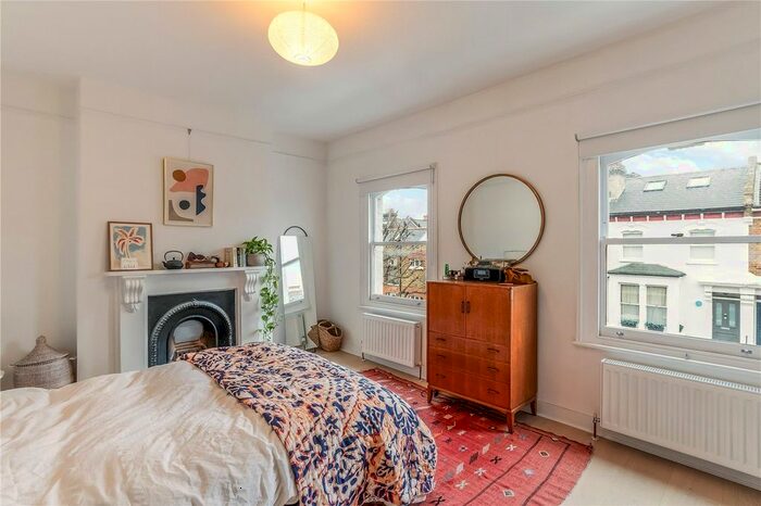 2 Bedroom Flat For Sale In Bawdale Road, East Dulwich, London, SE22