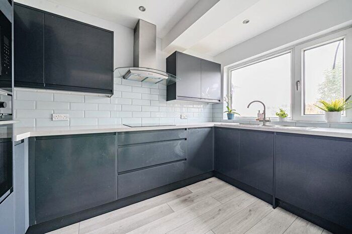 3 Bedroom Terraced House For Sale In Burlington Rise, Barnet, EN4