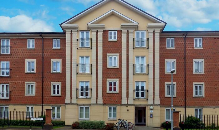 2 Bedroom Flat To Rent In Brunel Crescent, Swindon, Wiltshire, SN2