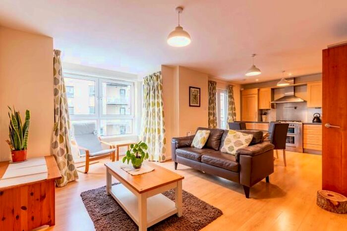 2 Bedroom Flat To Rent In Portland Gardens, Edinburgh, EH6