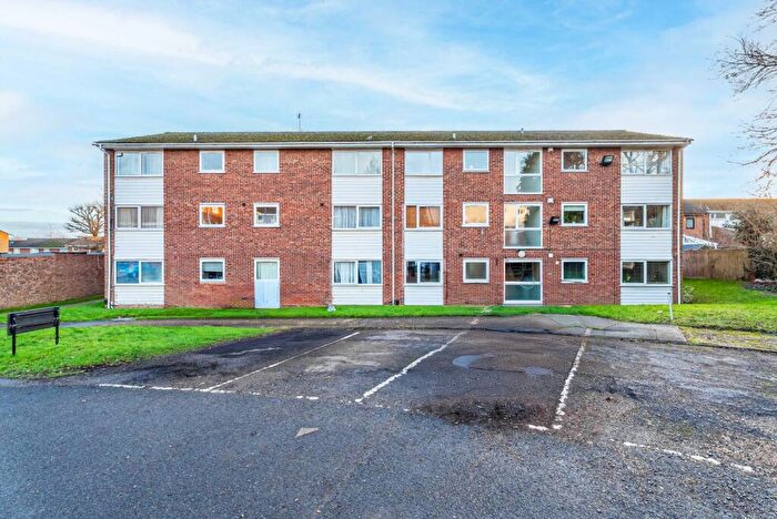 1 Bedroom Apartment To Rent In Cedar Court, St. Albans, Hertfordshire, AL4