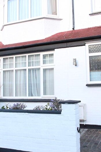 3 Bedroom Flat To Rent In Mannock Road, London, N22