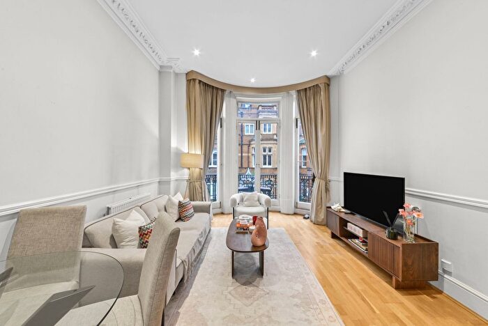2 Bedroom Flat To Rent In Draycott Place, Chelsea, SW3