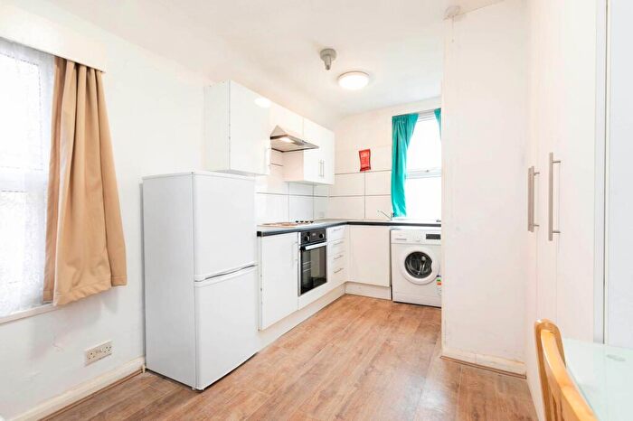Studio To Rent In Ash Grove, London, (Inclusive Of Council Tax, Gas And Water), NW2