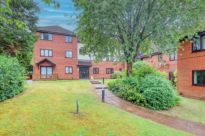 2 Bedroom Apartment For Sale In St. Georges Court, Eaton Avenue, High Wycombe, Buckinghamshire, HP12