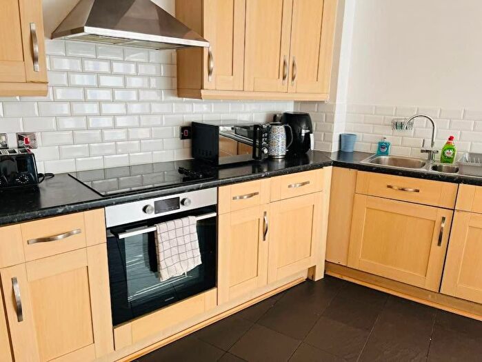 2 Bedroom Flat To Rent In Ashleigh Court, Loates Lane, Watford, Hertfordshire, WD17