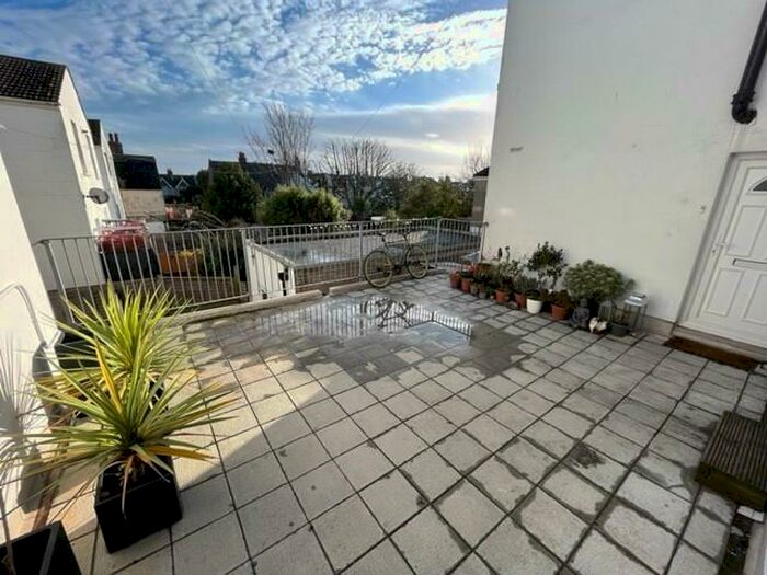 2 Bedroom Flat To Rent In Boundary Road, Hove, BN3