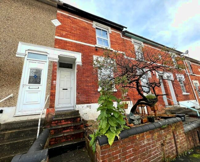 2 Bedroom Terraced House To Rent In Dryden Street, Town Centre, Swindon, SN1