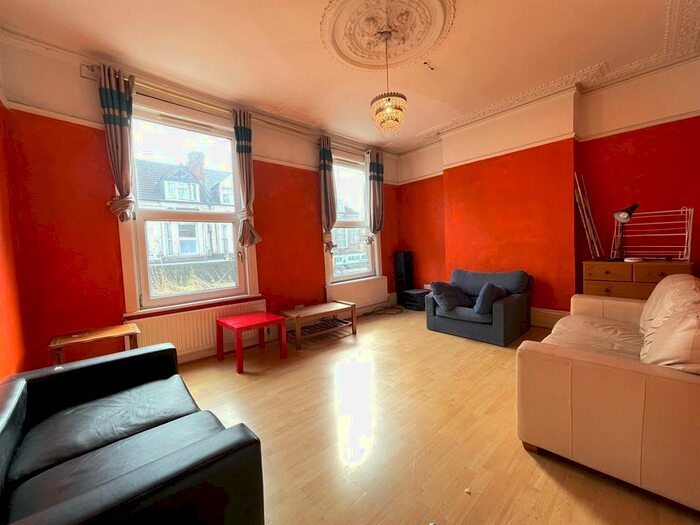 4 Bedroom Flat To Rent In West Green Road, London, N15