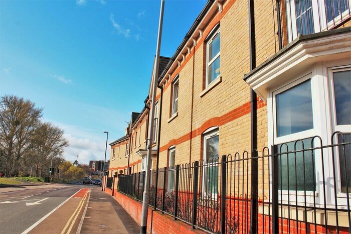 1 Bedroom Flat To Rent In Standish Court, Taunton TA1