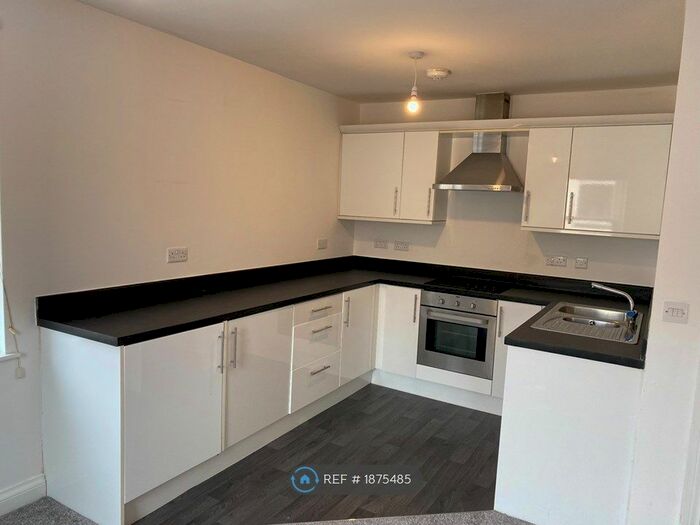 2 Bedroom Flat To Rent In Melbourne Street, Stalybridge, SK15
