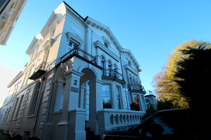 2 Bedroom Flat To Rent In Llandaff Place, Cardiff, CF5