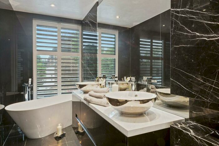 3 Bedroom Semi-Detached House To Rent In Halliford Street, Islington, London, N1