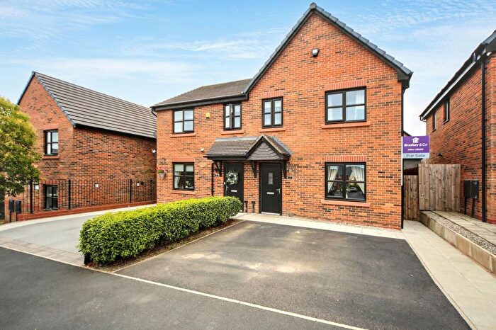 3 Bedroom Semi-Detached House For Sale In Hilldale, Ashton-In-Makerfield, WN4