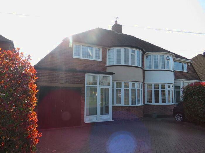 3 Bedroom Semi-Detached House To Rent In Queslett Road East, Streetly, B74