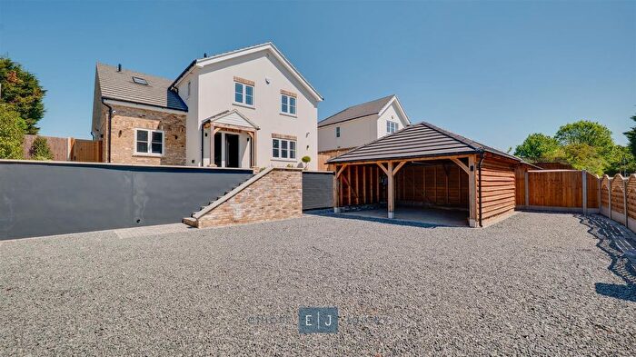 5 Bedroom Detached House For Sale In Mott Street, Sewardstonebury, E4