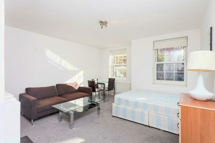 3 Bedroom Flat To Rent In Percival Street, EC1V
