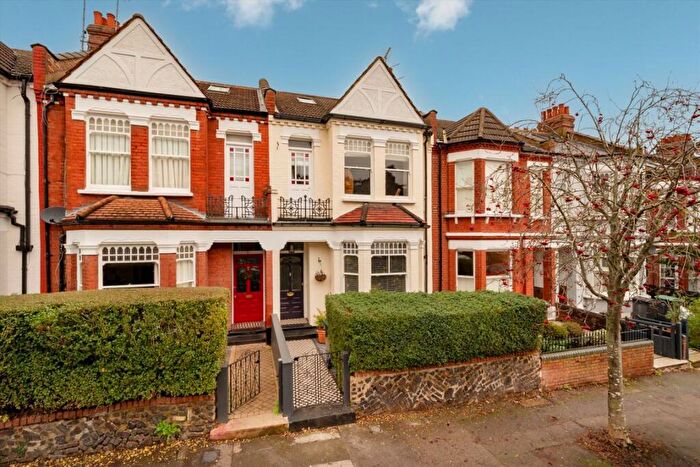 5 Bedroom House For Sale In Greenham Road, London, N10