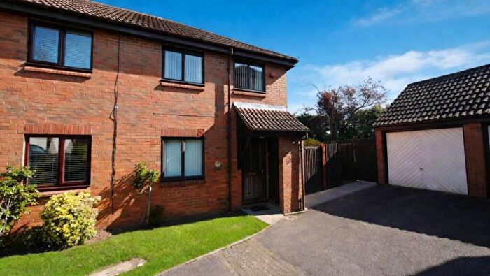 3 Bedroom End Of Terrace House For Sale In Bull Stag Green, Hatfield, AL9
