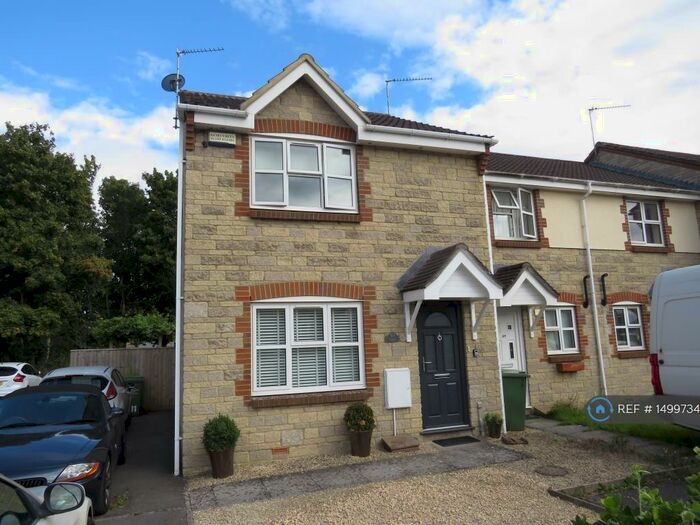 3 Bedroom End Of Terrace House To Rent In Cheltenham Drive, Chippenham, SN14