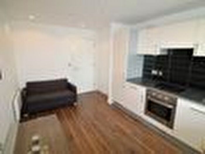 2 Bedroom Flat For Sale In The Heart, Salford Quays, M50