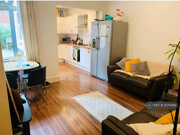 4 Bedroom Terraced House To Rent In Ecclesall Road, Sheffield, S11