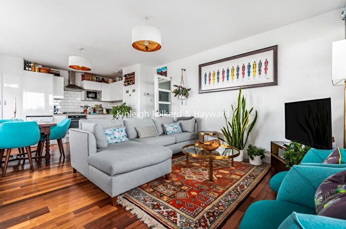 2 Bedroom Flat To Rent In Kipling Estate, London, SE1