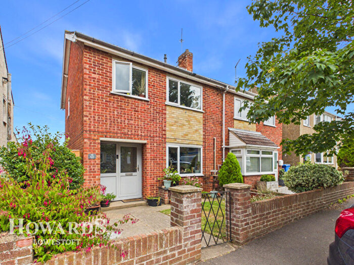 3 Bedroom Semi Detached House For Sale In Sycamore Avenue, Lowestoft, NR33