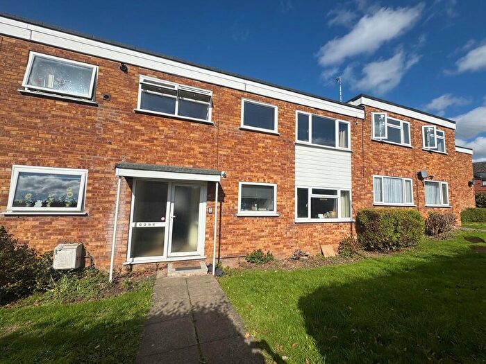 2 Bedroom Apartment For Sale In Whateleys Drive, Kenilworth, CV8