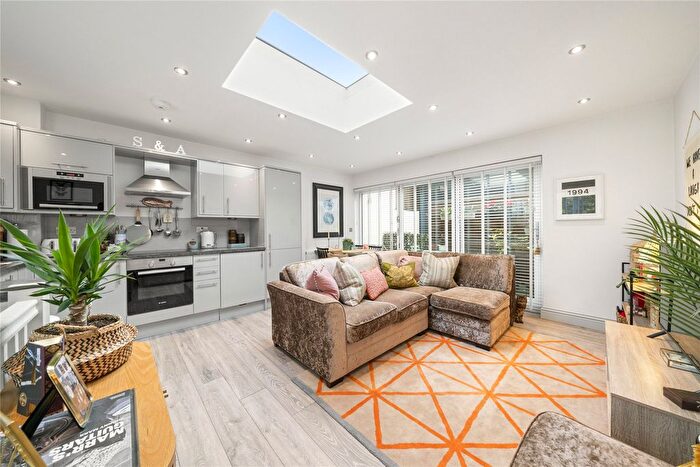 1 Bedroom Flat For Sale In Ewell Road, Surbiton, KT6