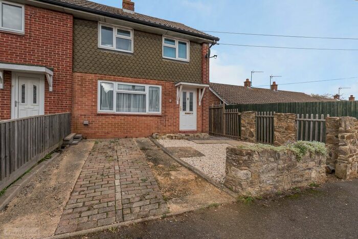 3 Bedroom End Of Terrace House To Rent In Caernarvon Way, Banbury, OX16