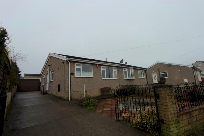 2 Bedroom Bungalow To Rent In Watty Hall Road, Bradford, West Yorkshire, BD6