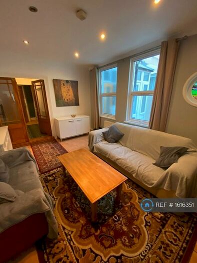 2 Bedroom Flat To Rent In North Road, Cardiff, CF14