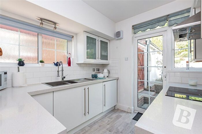 3 Bedroom Semi-Detached House For Sale In Valley Drive, Gravesend, Kent, DA12